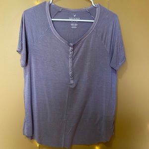 American Eagle t-shirt.